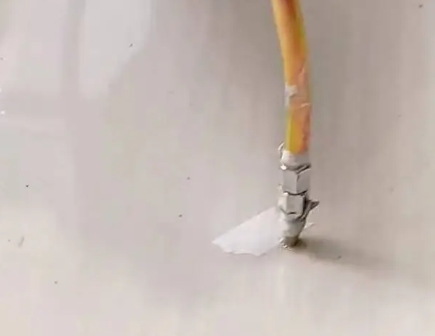 昌图瓷砖空鼓维修公司专业解答在瓷砖铺贴过程中，如果使用的砂料过粗（如全部使用了粗砂），可能会导致以下问题